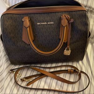 Michael Kors purse. Great condition. Comes with shoulder strap.